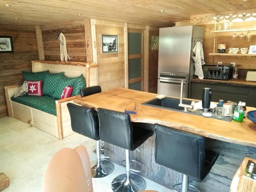 Apartament Le Refuge Du Poete Saint-François-de-Sales Zewnętrze zdjęcie